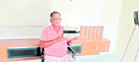 రేడియోతోనే కాలక్షేపం
