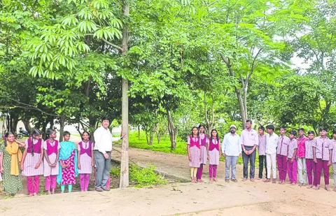మొక్కవోని దీక్ష 
