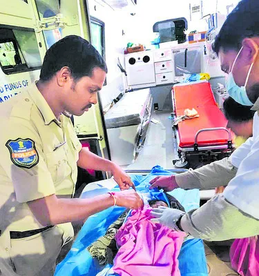 పసికందును పారేశారు! 