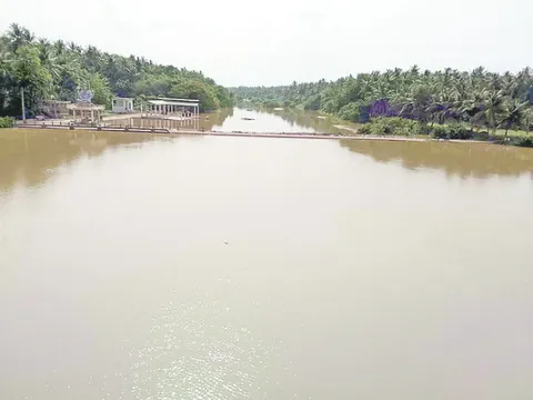 కొనసాగుతున్న నీటి ఉధృతి 