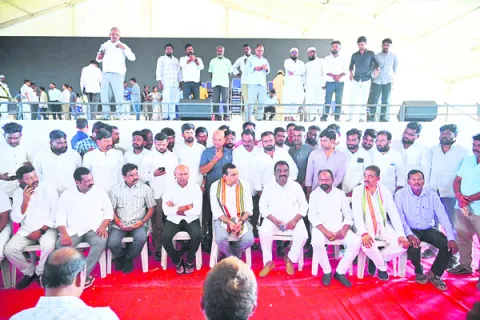 రేషన్‌కార్డుల పంపిణీకి భారీగా తరలిరావాలి