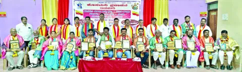 కన్నడకు ప్రాధాన్యత ఇవ్వాలి