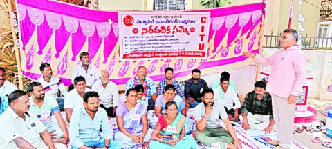అంధకారంలో బాపట్ల పట్టణం