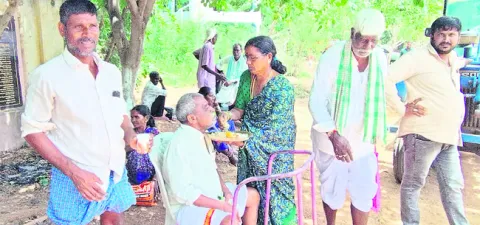 ● ఆలిగా.. అమ్మగా..