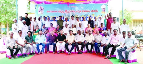 ● అ‘పూర్వ’ సమ్మేళనం 