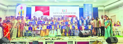 ఘనంగా కవలల సమ్మేళనం
