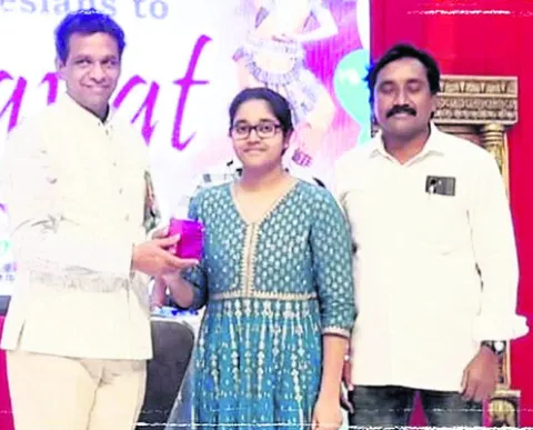 నీట్‌ ర్యాంకర్లకు అభినందనలు