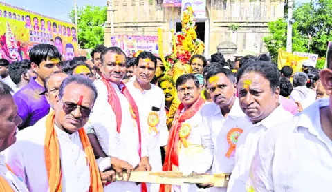 కదిలొచ్చిన అమ్మ
