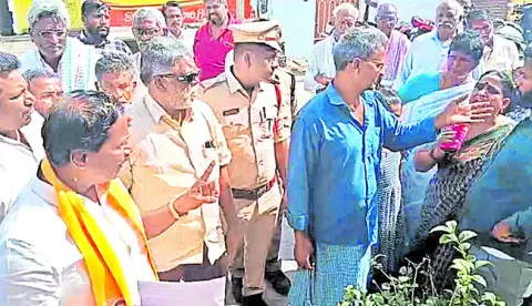 గెలిపించిన మాకు విలువ ఇవ్వరా? 