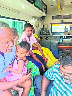కారు దగ్ధం.. తప్పిన ప్రమాదం 
