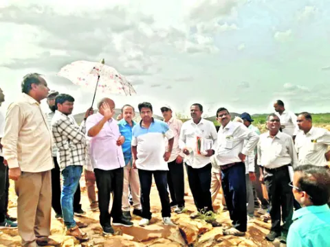 అన్నమయ్య జలాశయం పరిశీలన 