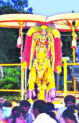 అశ్వవాహనంపై చెన్నకేశవస్వామి