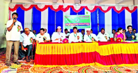హక్కుల సాధనకు సమష్టి పోరాటం