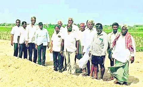 రోడ్డు పనులకు ఆటంకం కలిగిస్తే ధర్నా చేస్తాం