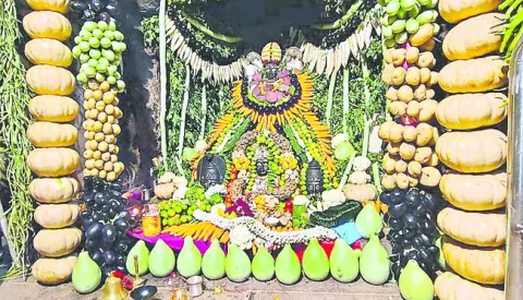ఫ శాకంబరీ.. కారుణ్యమూర్తీ.. 