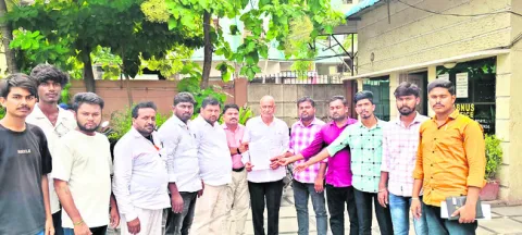 పాలకమండలి నిర్ణయాన్ని వెనక్కి తీసుకోవాలి