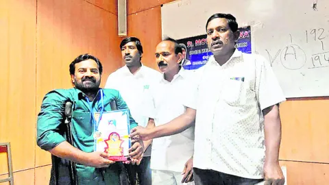 ప్రొఫెసర్‌ శ్రీనివాస్‌రావుకు అవార్డు