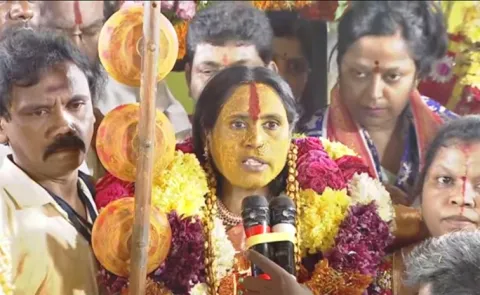 Matangi Swarnalatha Predicts Rangam Bhavishyavani In Bonalu5