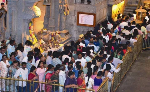 Huge Devotees Rush at Yadagirigutta Temple