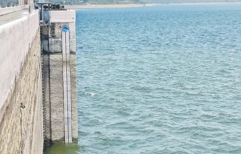 Godavari continues to rise from Medigadda to Dhavaleswaram
