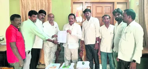 వేతనాలు పెంచాలని వినతి