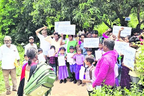మా పిల్లలకు చదువు చెప్పండి సారూ.. 