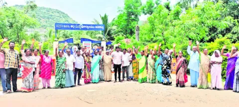 ఉపాధి పనుల్లో కుల వివక్ష.. 
