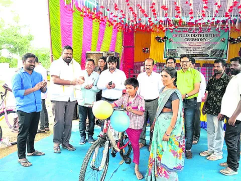 యువతకు ఉపాధి అవకాశాలు