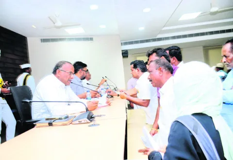 ప్రజావాణిలో 70 వినతులు