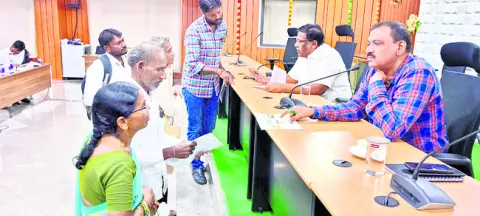 దరఖాస్తుల పరిష్కారానికి చర్యలు