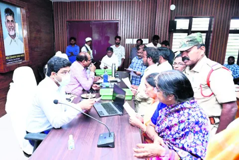 అర్జీలను వేగంగా పరిష్కరించాలి 