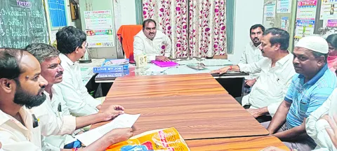 హెచ్‌ఎంను తొలగించాలని ధర్నా 