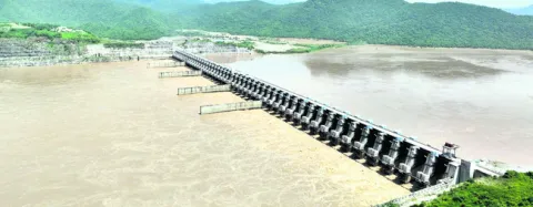 గోదావరి కడలిపాలు 