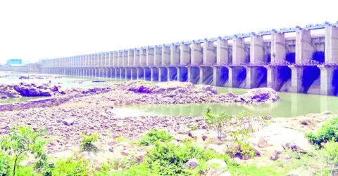 జూరాల క్రస్ట్‌ గేట్ల మూసివేత 