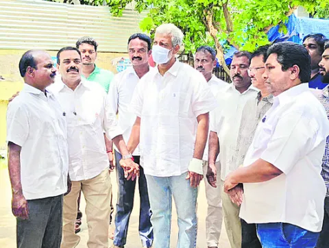 కోర్టుకు హాజరైన మాజీ ఎమ్మెల్యే వంశీ 