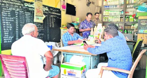 భర్త బెదిరిస్తున్నాడని ఫిర్యాదు 

