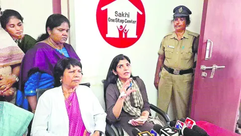 లైంగిక వేధింపులపై మహిళా కమిషన్‌ విచారణ