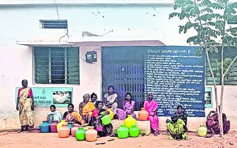 తాగునీటి సమస్య తీర్చాలని నిరసన 