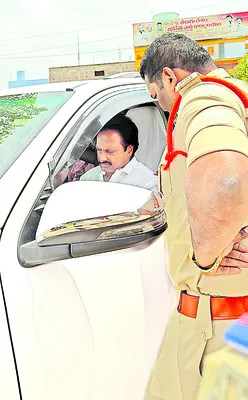 కొత్తపల్లిలో పోలీసు జులుం 