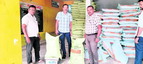 ఎరువుల దుకాణాలపై దాడులు