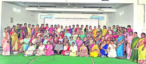 ఆడంబరాలు వద్దు.. 