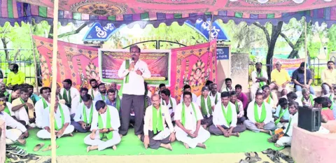 బలవంతపు  భూసేకరణ సరికాదు 
