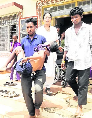 ఫిట్స్‌తో విద్యార్థికి తీవ్ర అస్వస్థత 