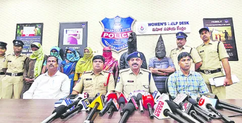 సెంట్రింగ్‌ చోరీ ముఠా అరెస్ట్‌ 