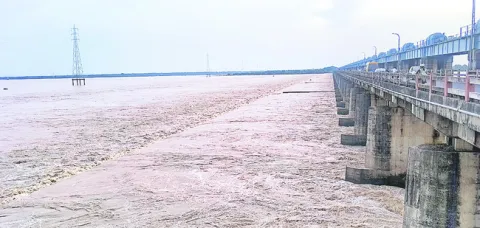 శాంతించిన గోదావరి
