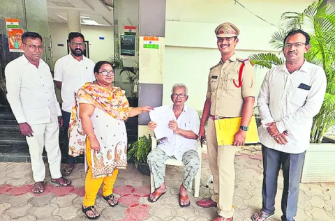 ఆస్తి కాజేసి.. తండ్రిని గెంటేసి..
