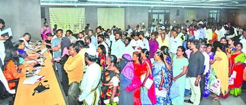 అర్జీలు సత్వరం పరిష్కరించాలి 