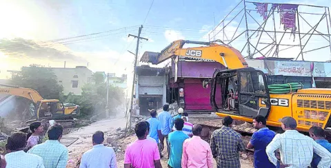 కూల్చివేతలు.. నిరసనలు