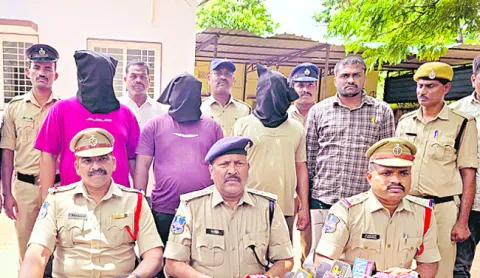 మంత్రాలు చేస్తున్నాడనే అనుమానంతో.. 