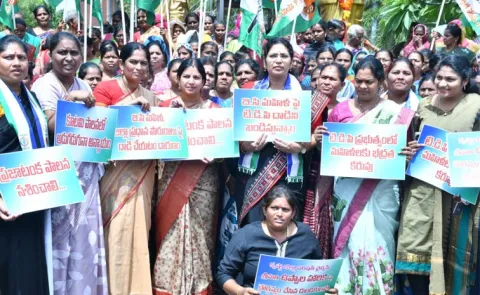 Ysrcp Women Leaders Protest Against Attack On Uppala Harika